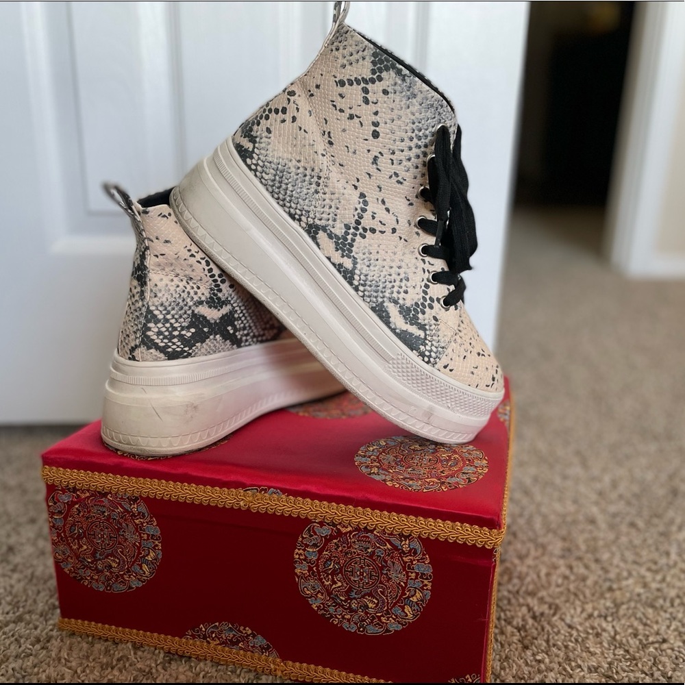 Steve Madden Platform